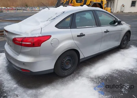 2016 Ford Focus S z USA, uszkodzony, nr VIN 1FADP3E24GL311082